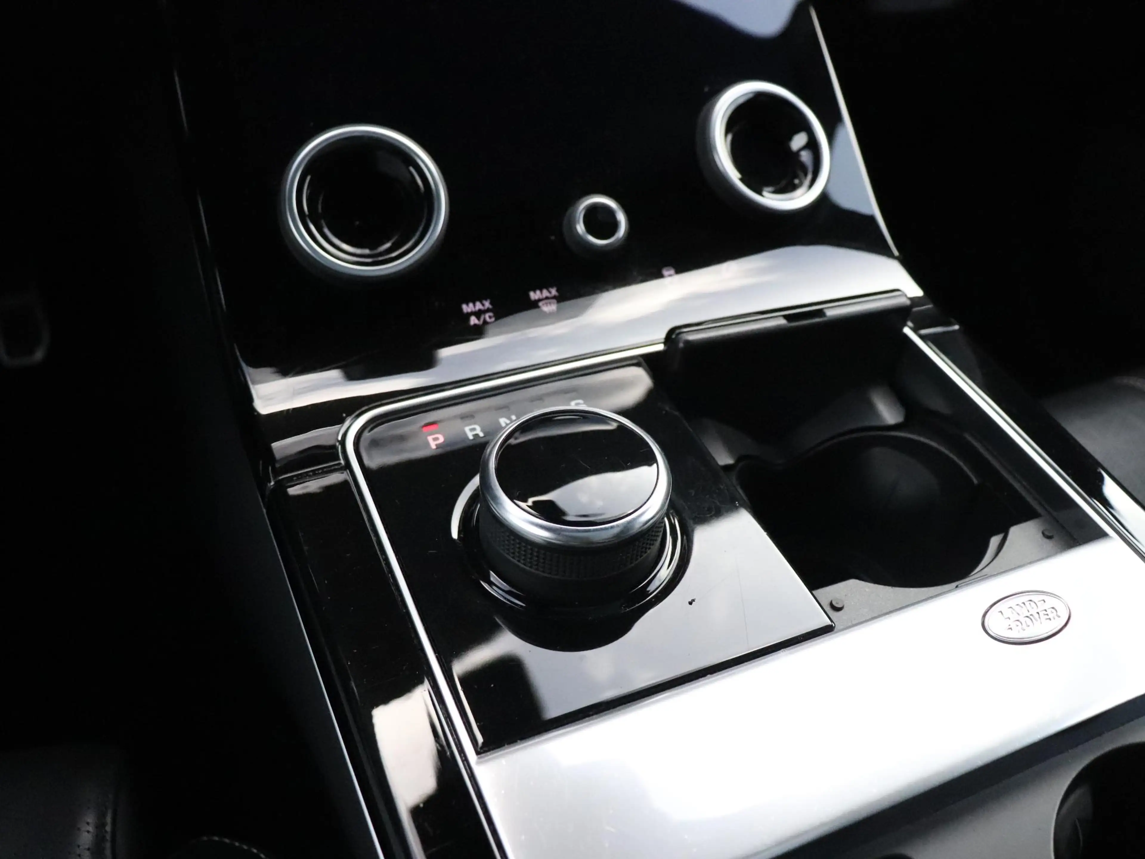 Land Rover Range Rover Velar 2.0 P250 Turbo AWD R-Dynamic HSE | LEDER | MEMORY — photo 25