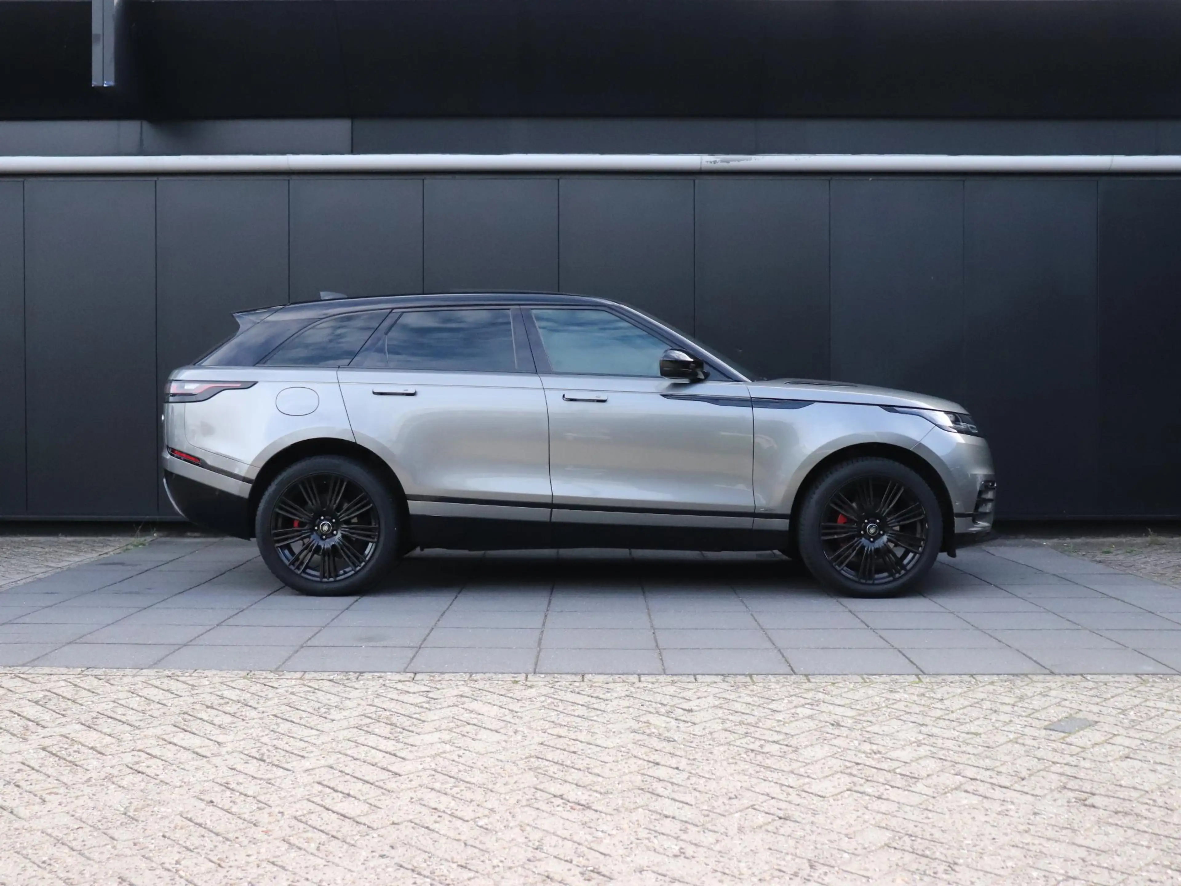 Land Rover Range Rover Velar 2.0 P250 Turbo AWD R-Dynamic HSE | LEDER | MEMORY — photo 4