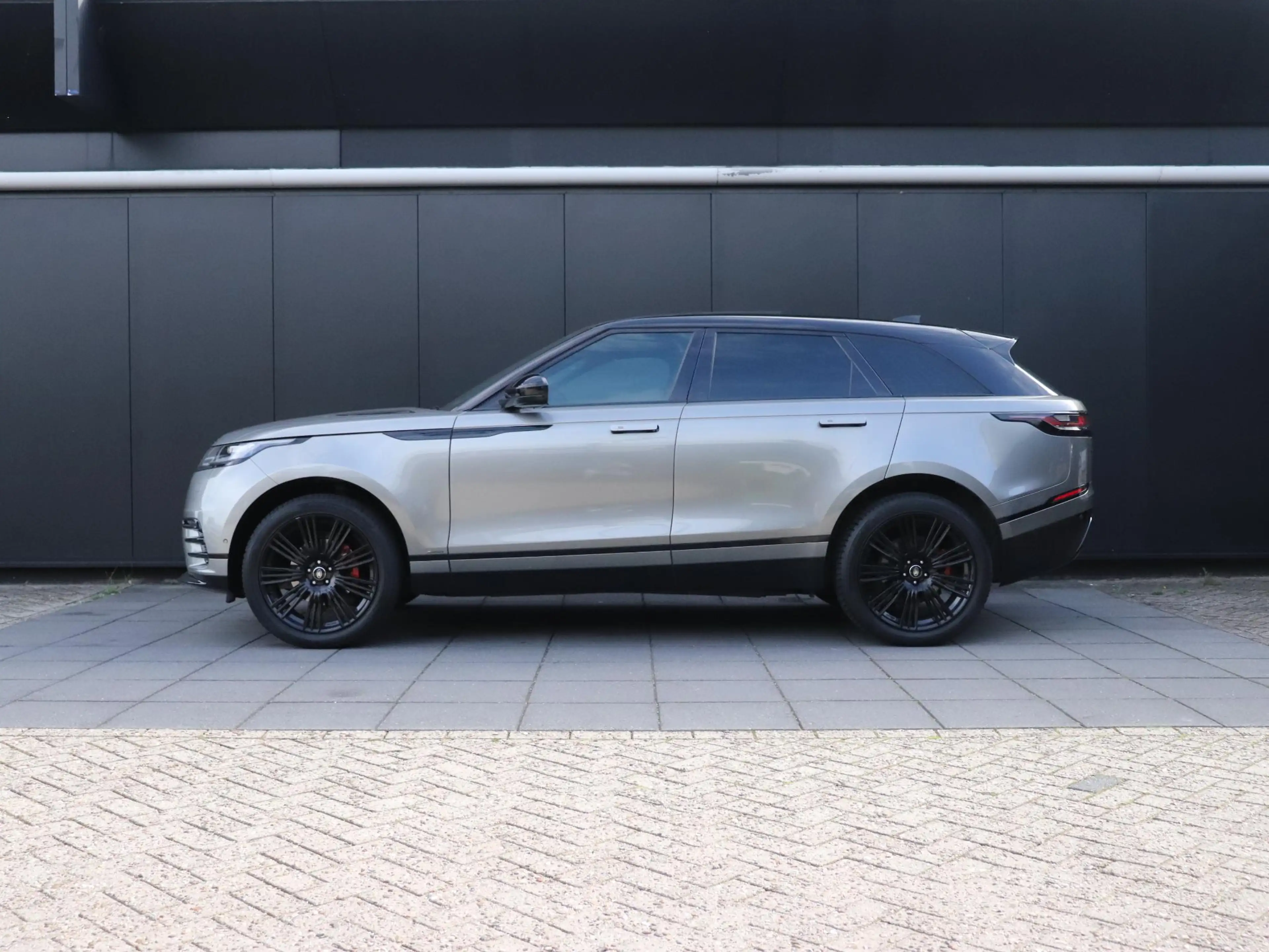 Land Rover Range Rover Velar 2.0 P250 Turbo AWD R-Dynamic HSE | LEDER | MEMORY — photo 2