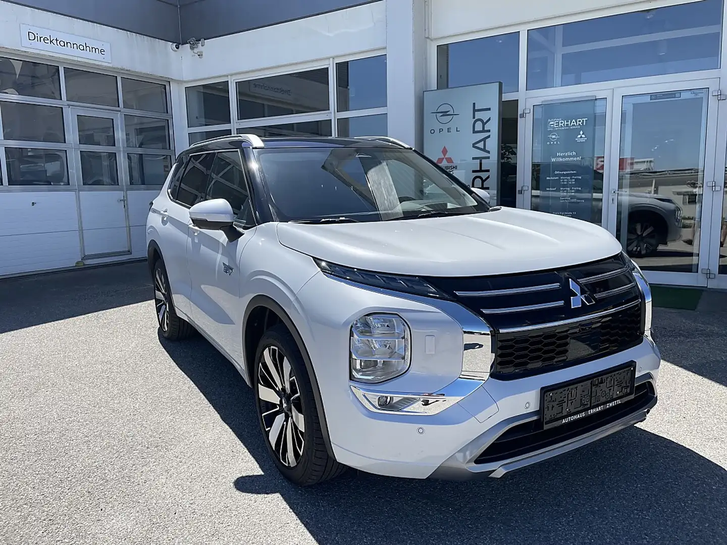 Mitsubishi Outlander 2,4 PHEV S-AWC Diamond Weiß - 1