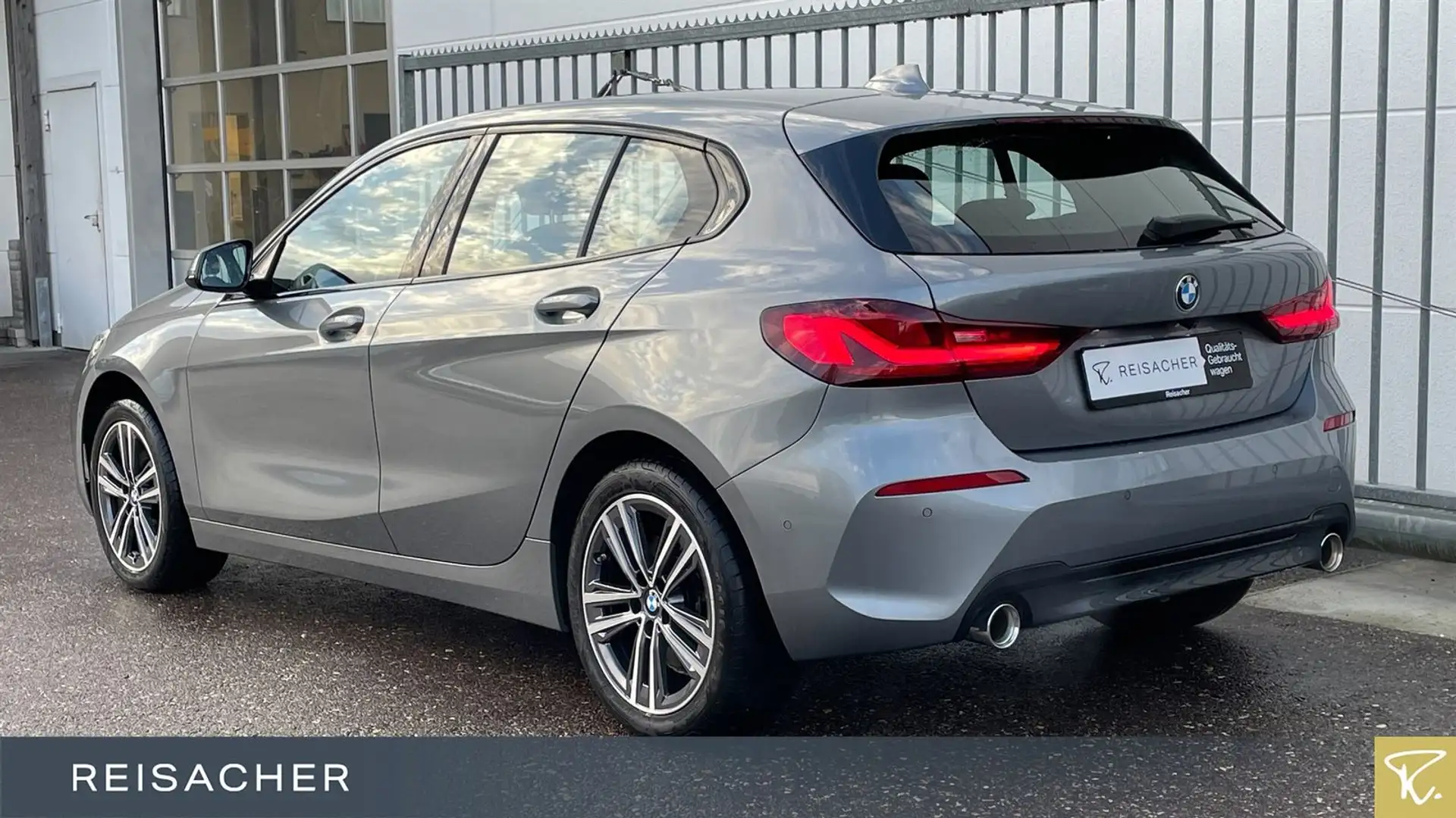 BMW 120 i Sport-Line,AHK,LiCoPro,H&K,ad.LED,ParkAss Grau - 2