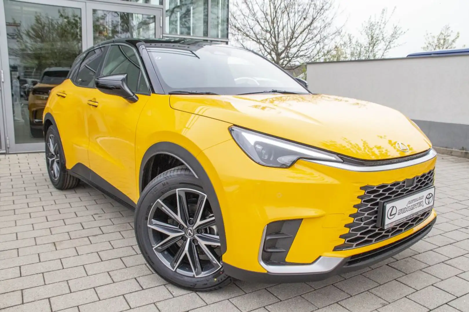Lexus LBX FWD Emotion*Technologie Paket* Yellow - 1