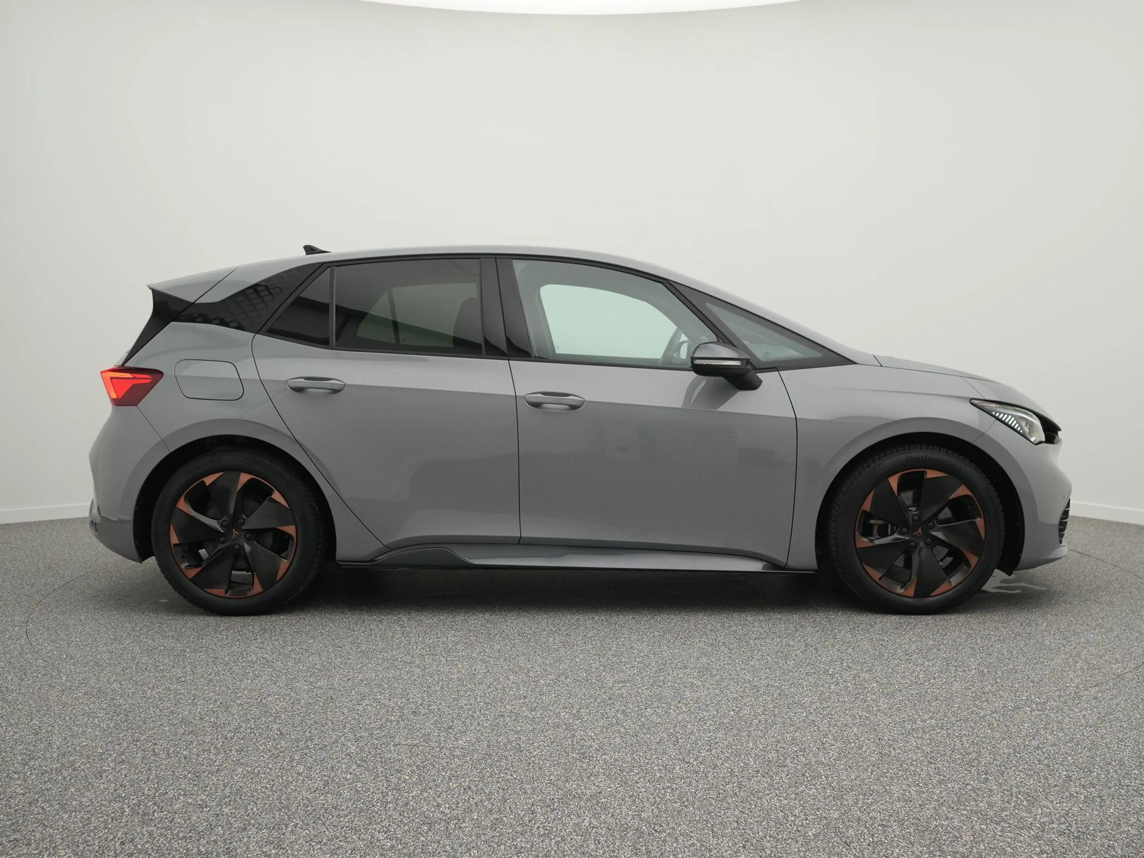CUPRA Born Essential 62 kWh 204pk | SOH 96% | Cruise control — photo 2