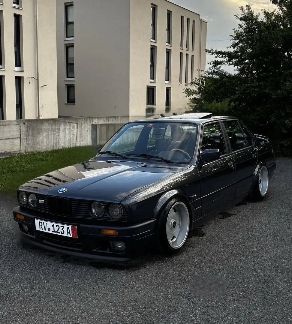 BMW 325 325i M-Technic 2 H-Zulassung Oldtimer Noir - 1