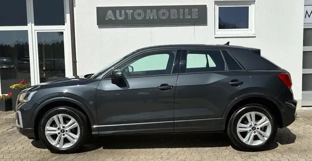 Audi Q2 view 4