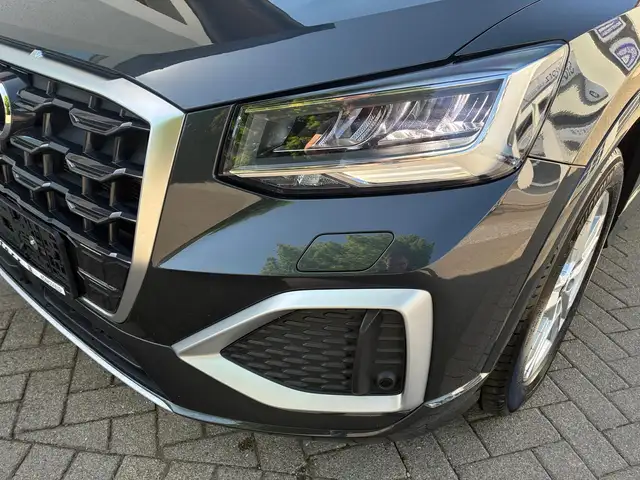 Audi Q2 view 5