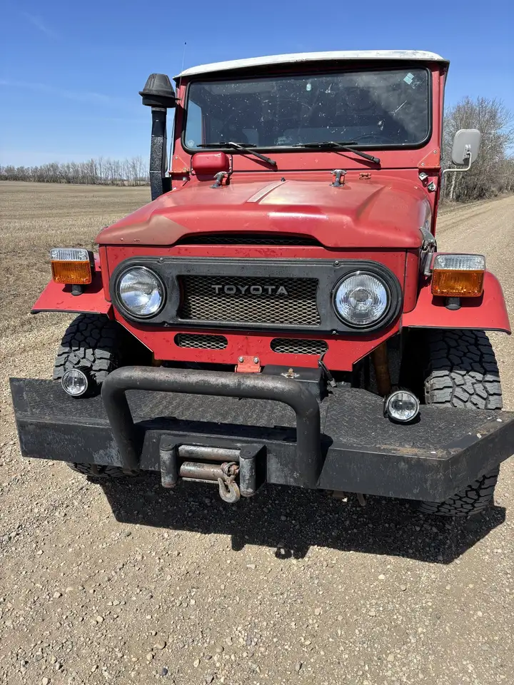 Toyota FJ Cruiser снимка Toyota FJ Cruiser
