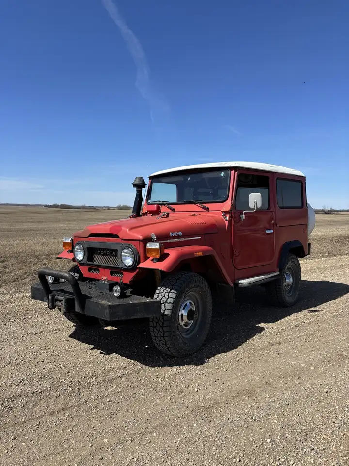 Toyota FJ Cruiser снимка Toyota FJ Cruiser