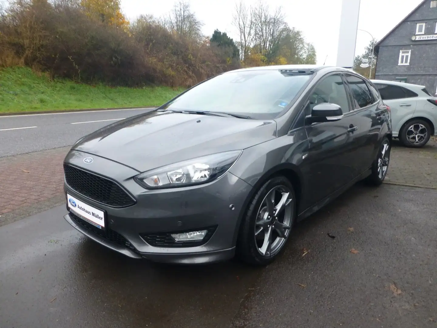 Ford Focus Lim. 1,5 EcoBoost 11kW ST-Line, RFK, Navi Gris - 2