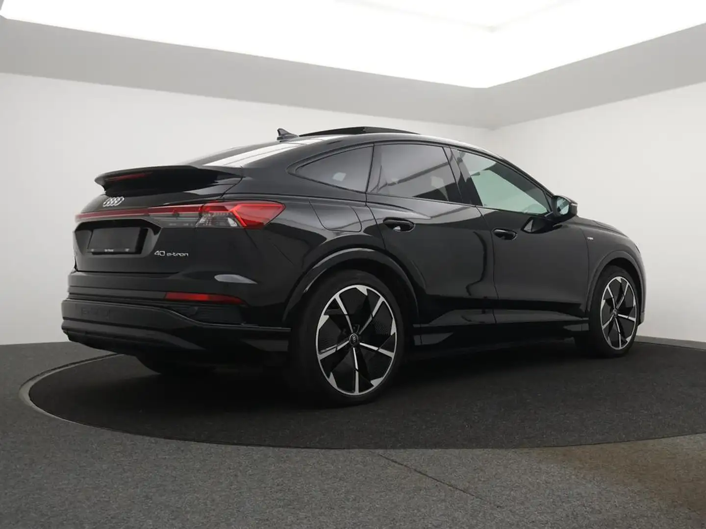 Audi Q4 e-tron ack e-tron Audi Q4 Sportback S-line 40 e-tron 204PK *3X S-LINE*PANO DAK*BLTH*CRUISE*PDC*SPORTSEATS*FULL LED*DIGITAL DASHB Schwarz - 2