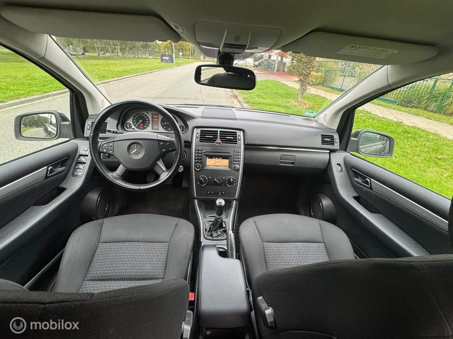 Mercedes-Benz B 180 BlueEFFICIENCY Airco Stoelverwarming Zwart - 2