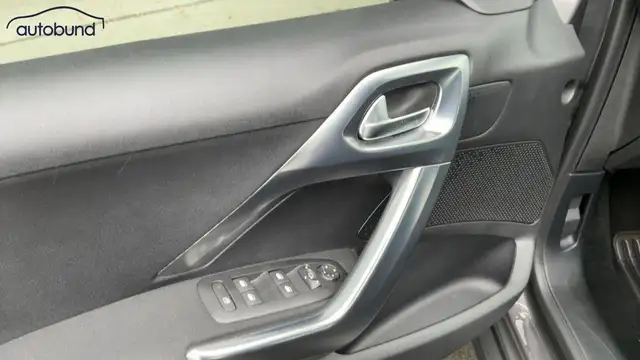 Peugeot 2008 view 11
