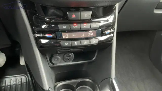 Peugeot 2008 view 4