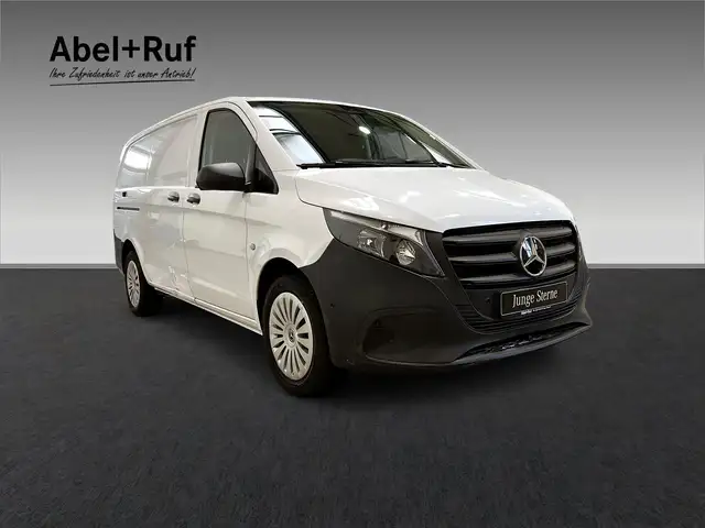 Mercedes-Benz Vito view 3