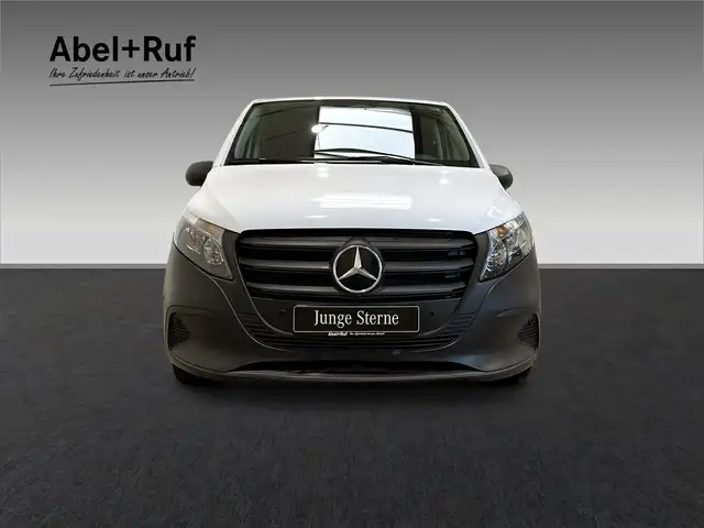 Mercedes-Benz Vito view 2