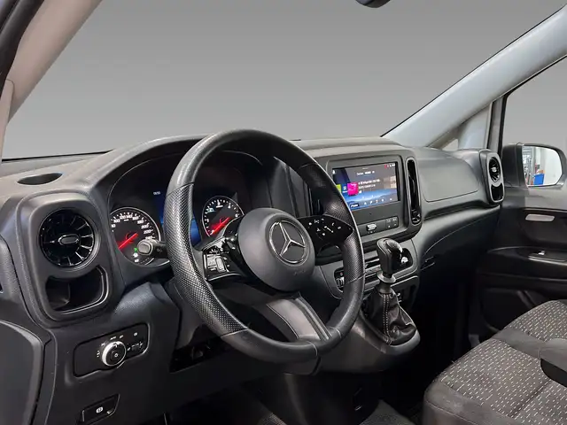 Mercedes-Benz Vito view 11