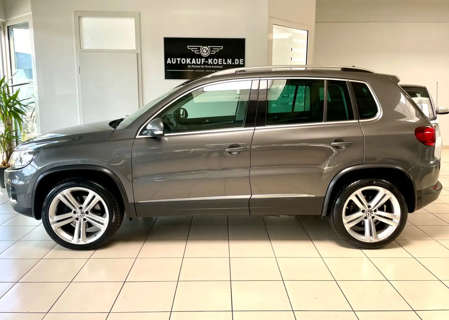Volkswagen Tiguan 2,0 TDI*OFF-ROAD Paket*BMT 4Motion/Leder Grijs - 1