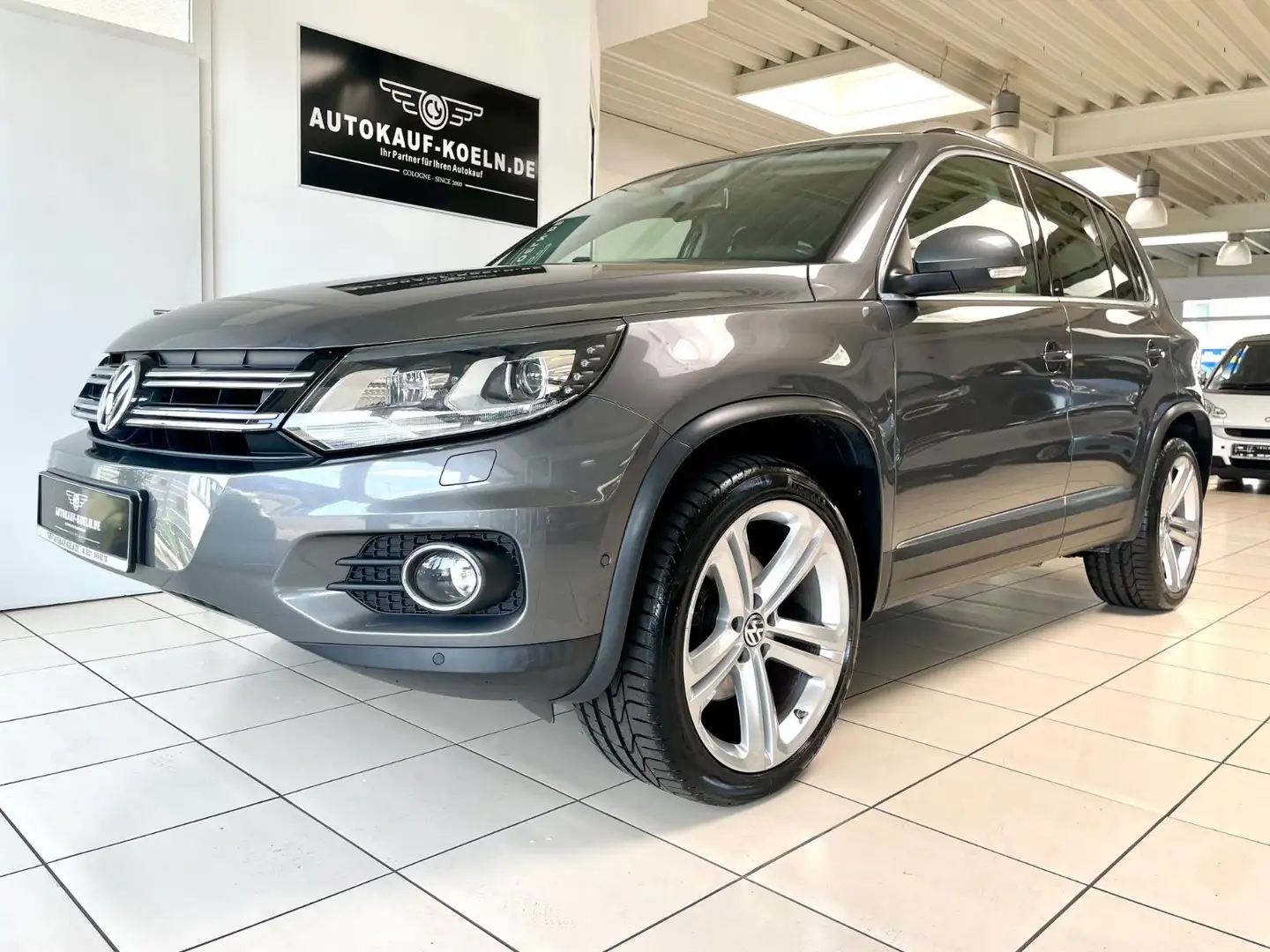 Volkswagen Tiguan 2,0 TDI*OFF-ROAD Paket*BMT 4Motion/Leder Grijs - 2