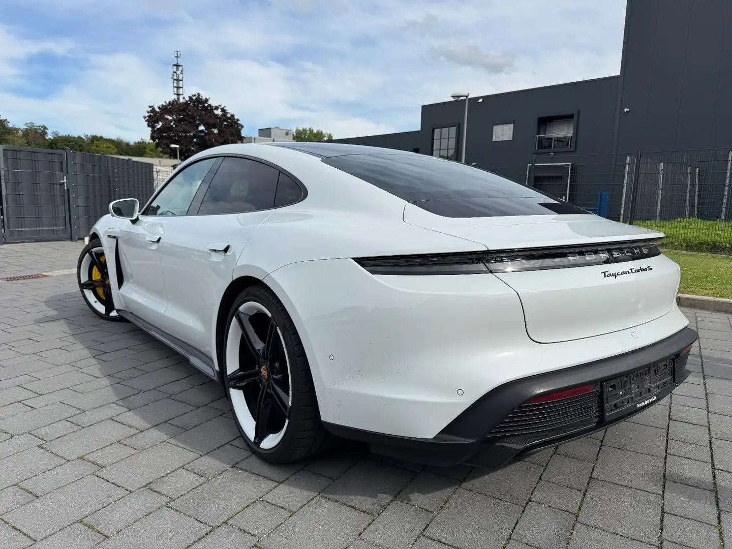 Porsche Taycan Turbo S Approved 2027  21" VOLL Carbon Weiß - 2