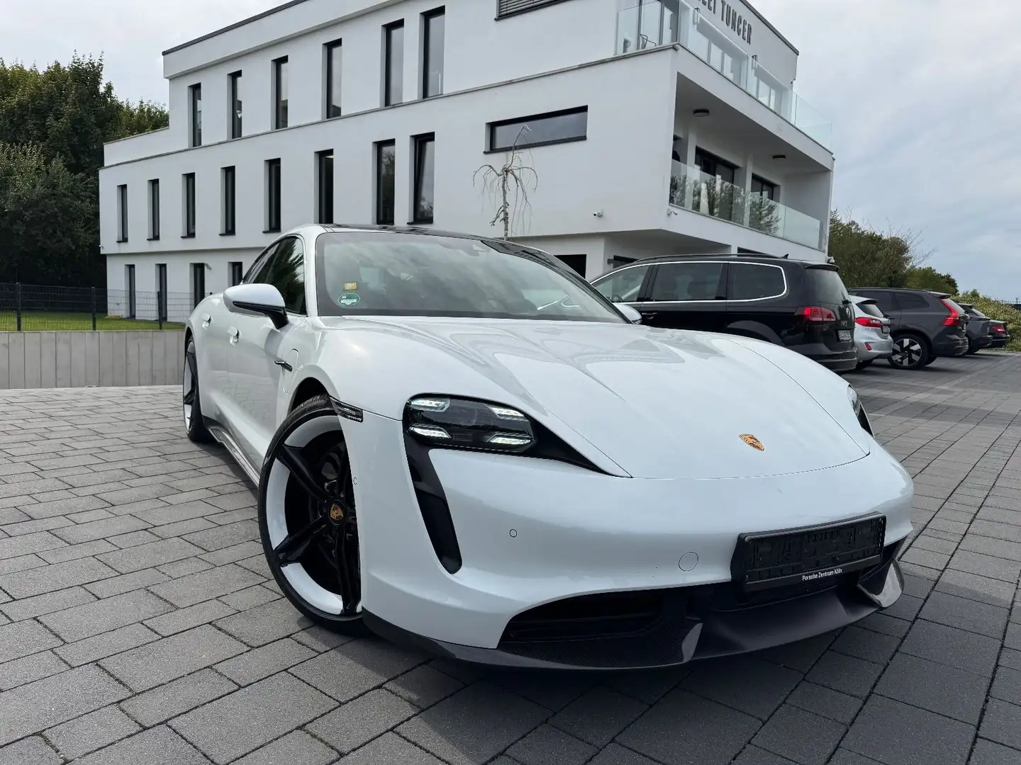 Porsche Taycan Turbo S Approved 2027  21" VOLL Carbon Weiß - 1