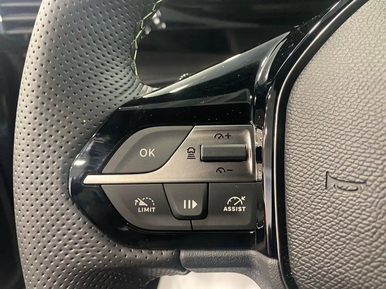 Peugeot 408 408 1.2 hybrid GT 145cv e-dsc6 - PROMO 17