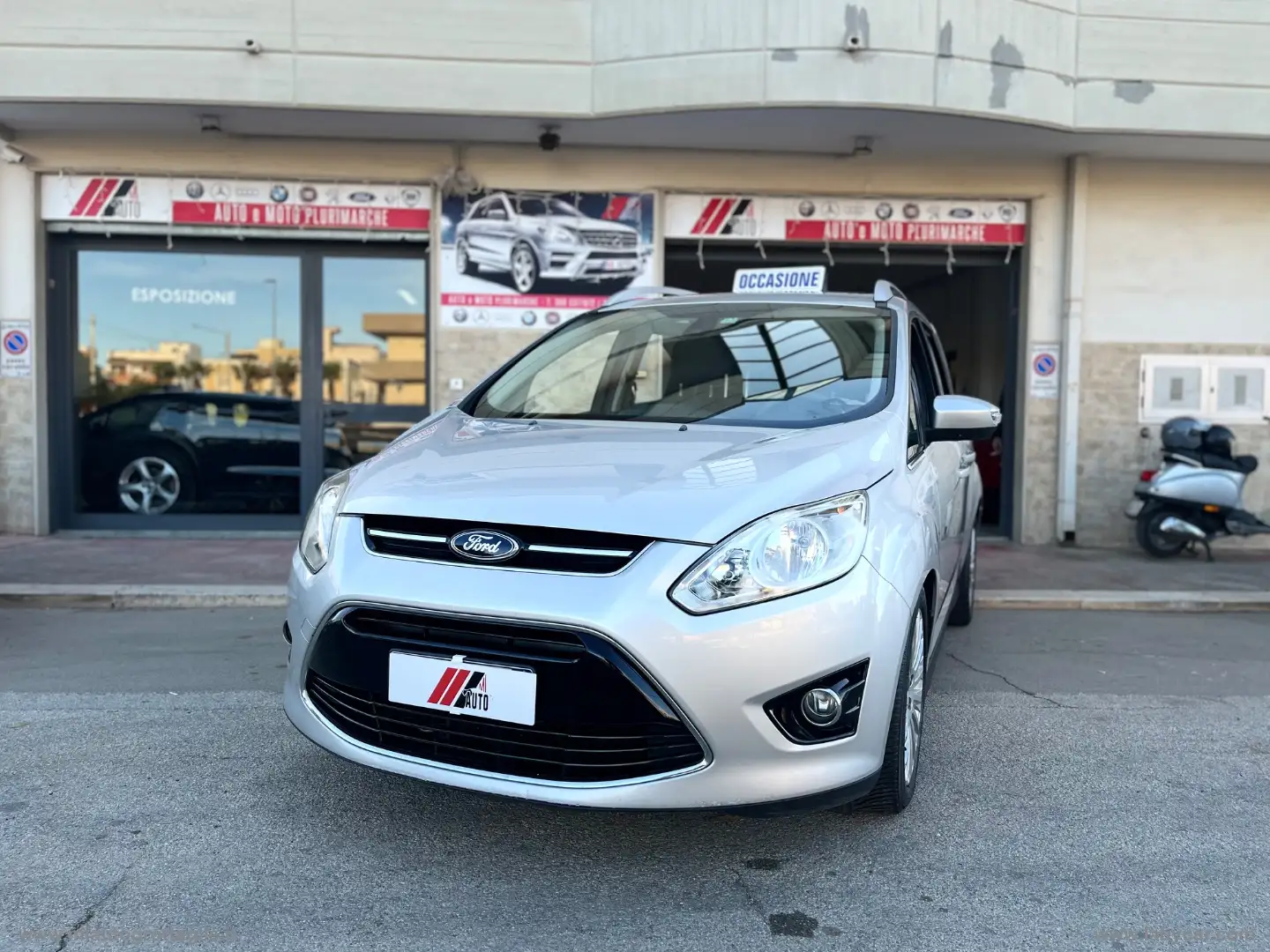 Ford C-Max 7 1.6 TDCi 115 CV Titanium Gris - 2