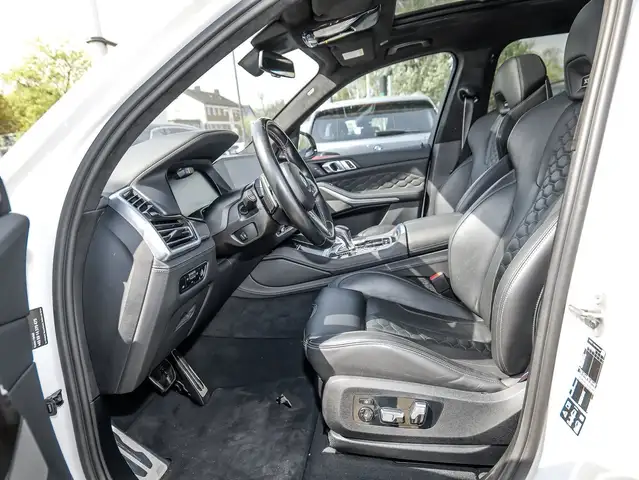 BMW X5 M view 5