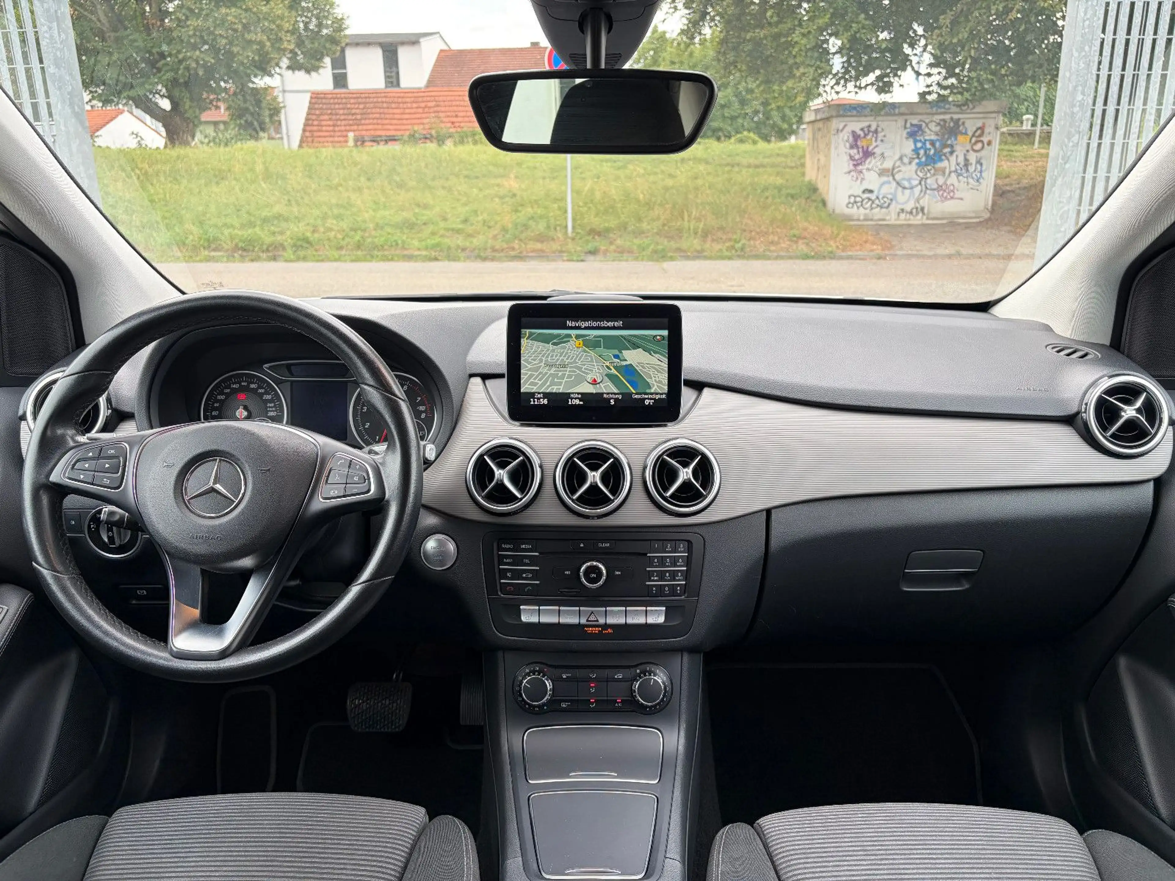 Mercedes-Benz B 180 Automatik/Navi/Klima/Sitzh./Keyless-Go/AHK — photo 9