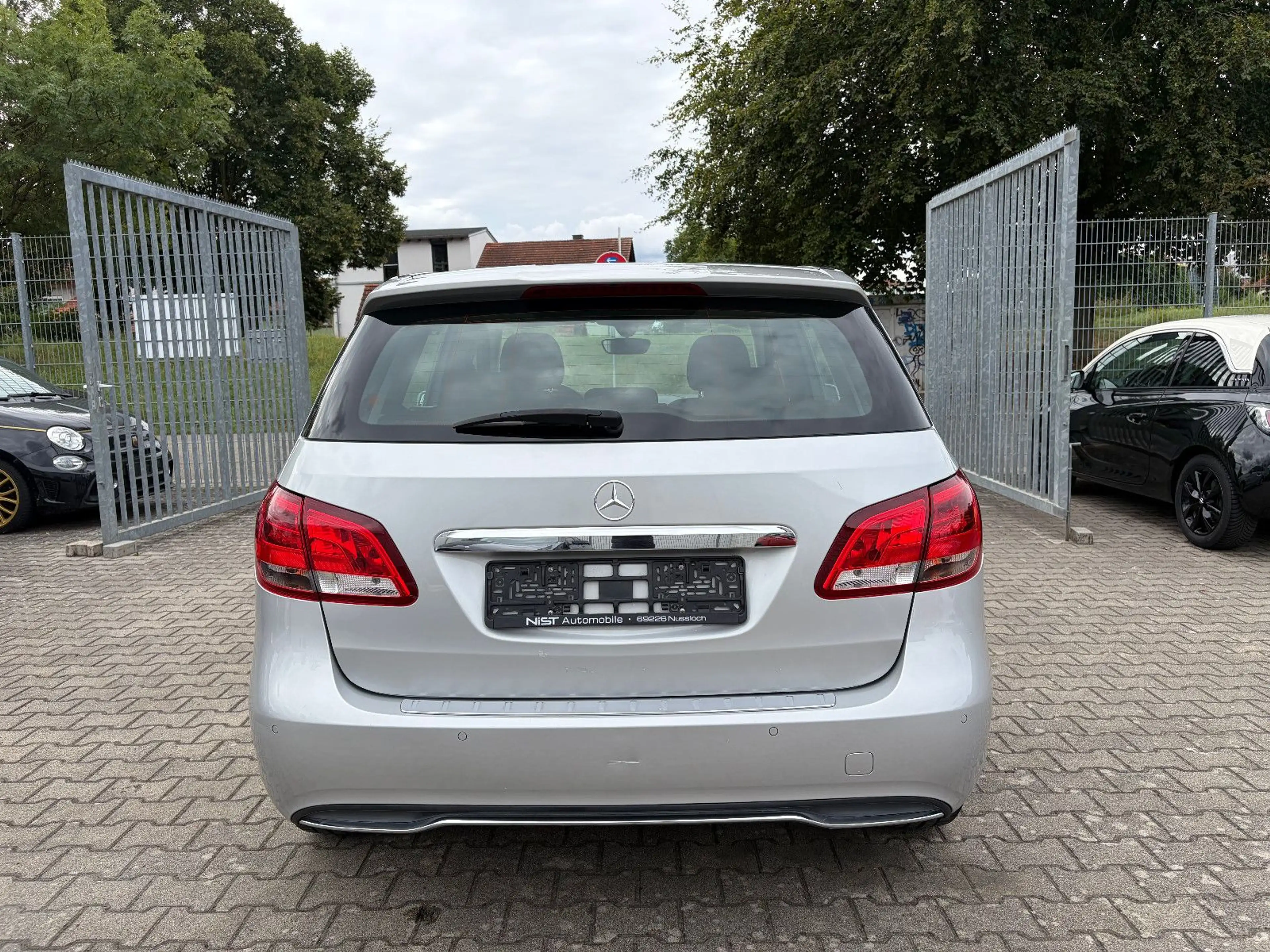 Mercedes-Benz B 180 Automatik/Navi/Klima/Sitzh./Keyless-Go/AHK — photo 4