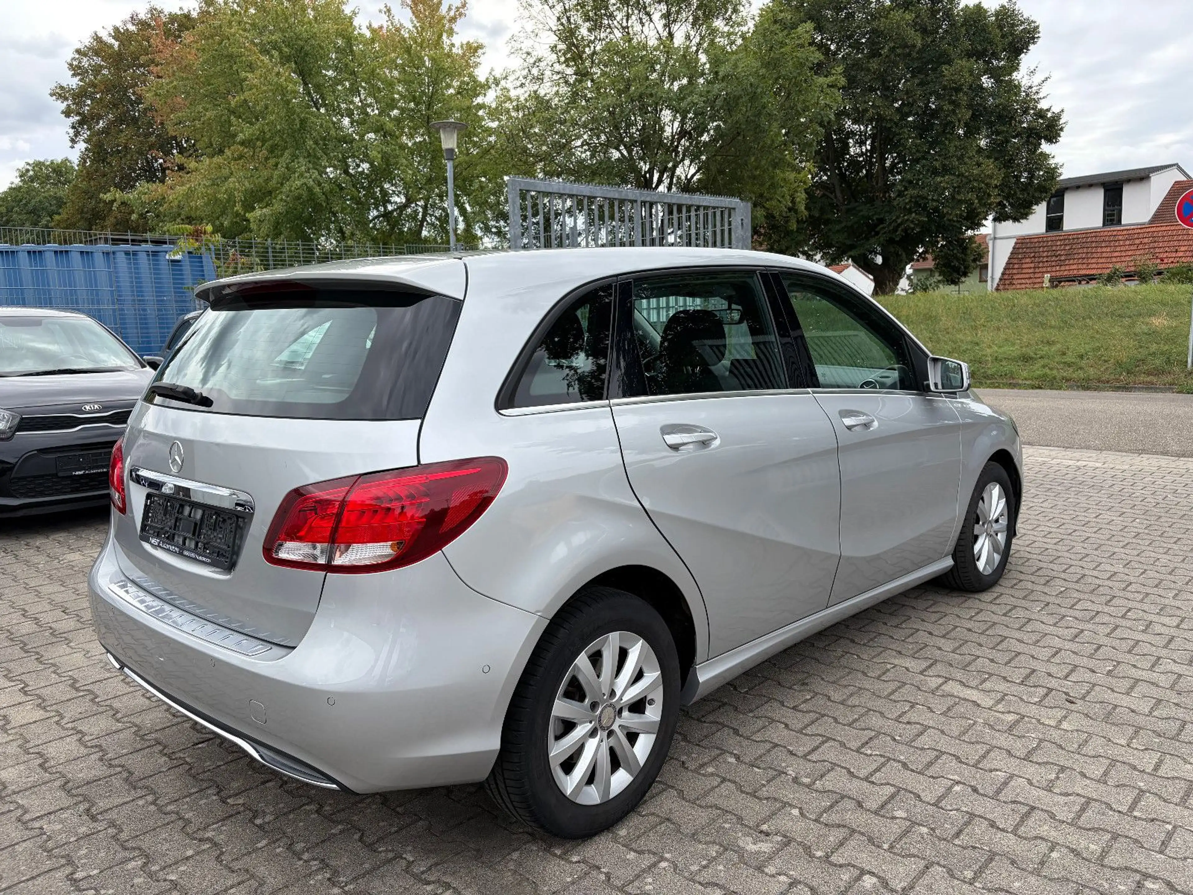 Mercedes-Benz B 180 Automatik/Navi/Klima/Sitzh./Keyless-Go/AHK — photo 5
