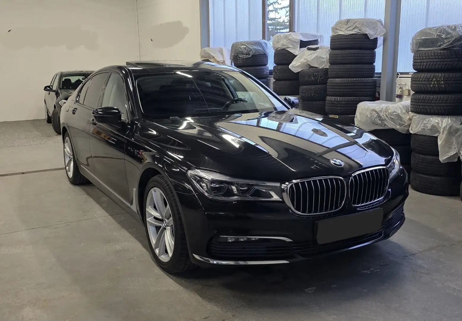 BMW 730 d G11 B57 Aut. *Massagesitze**Schiebedach* Schwarz - 1