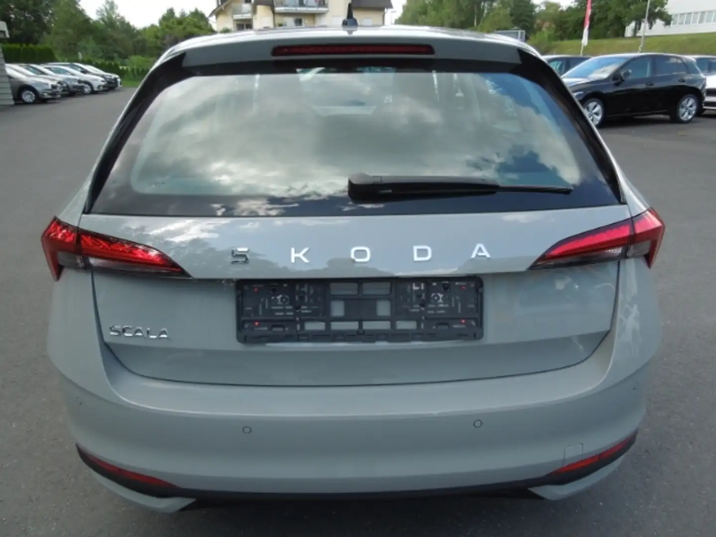 Skoda Scala 1.5TSI Selection/AHK/LED/Sitzheizung/Kamera Gris - 2