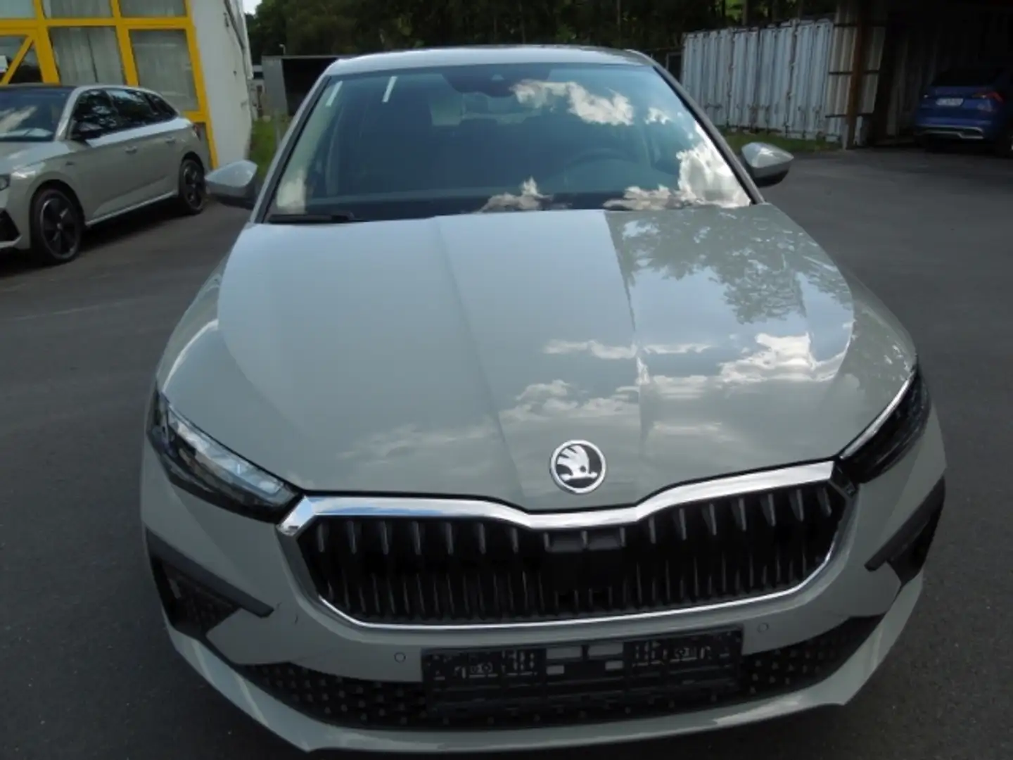 Skoda Scala 1.5TSI Selection/AHK/LED/Sitzheizung/Kamera Gris - 1