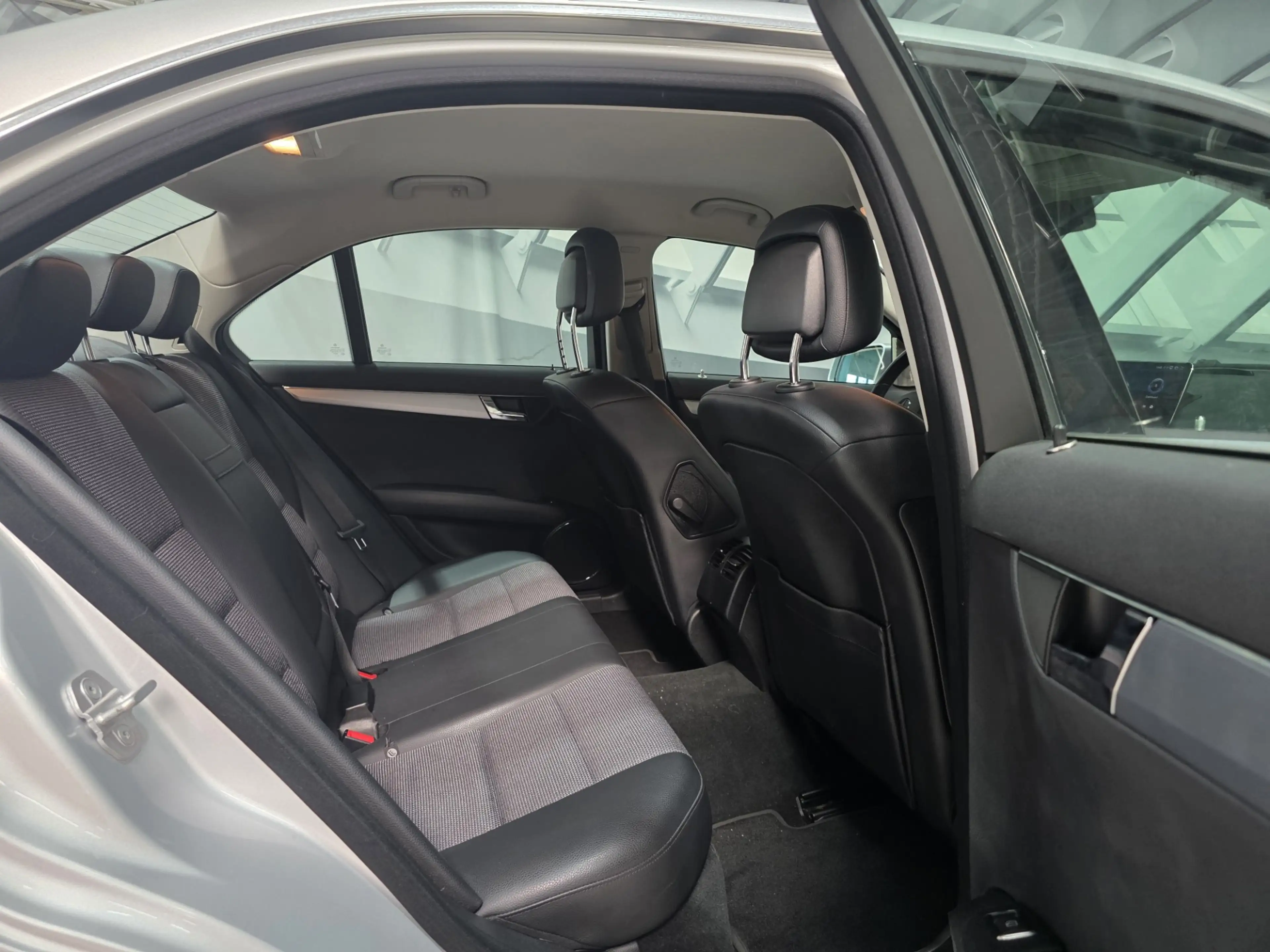 Mercedes-Benz C 180 CGI Avantgarde business Class half leer — photo 12