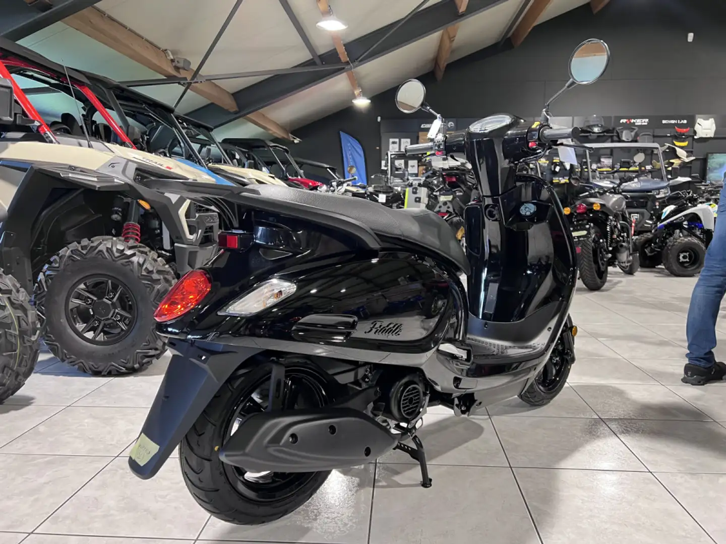 SYM Fiddle 50 IV 4T 25KM CLASSE A Negro - 2