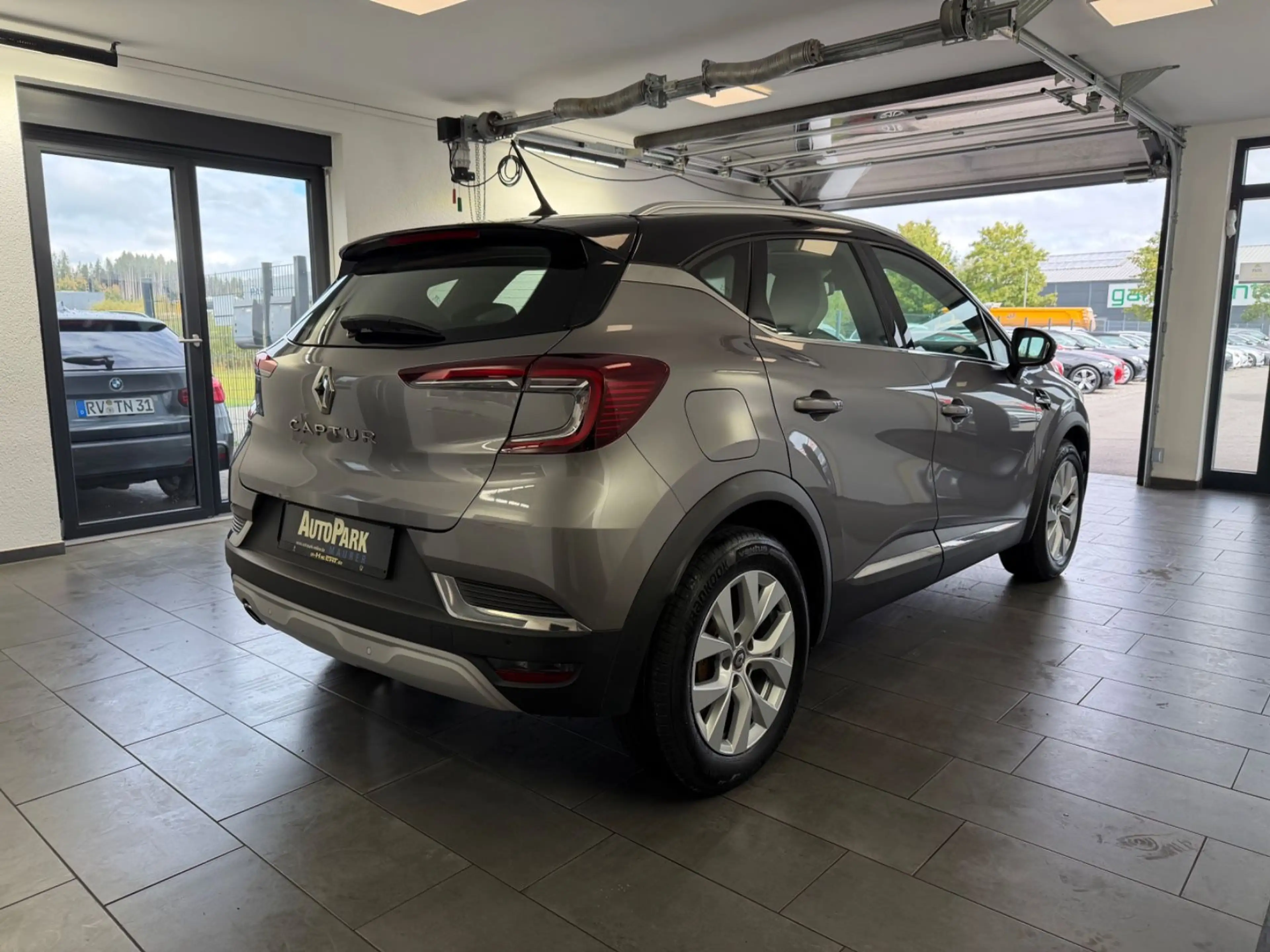 Renault Captur II Intens — photo 5