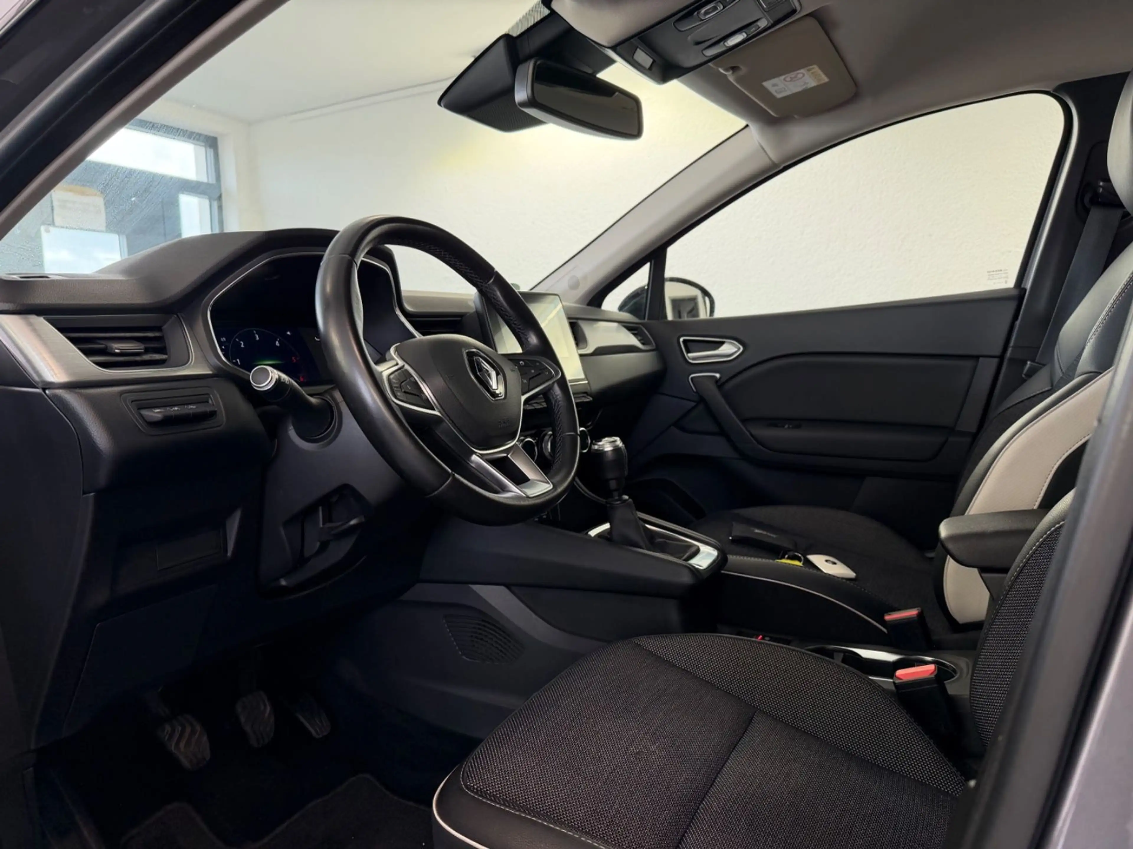Renault Captur II Intens — photo 11