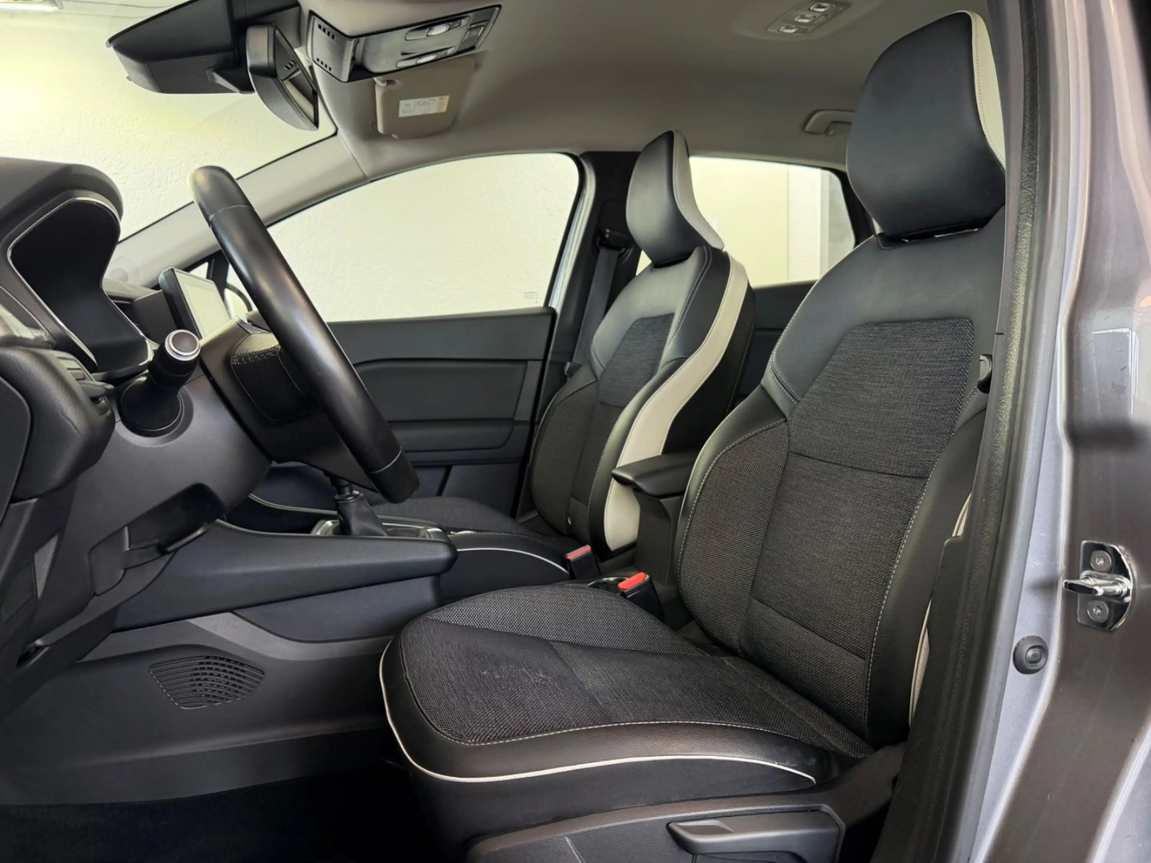 Renault Captur II Intens — photo 10