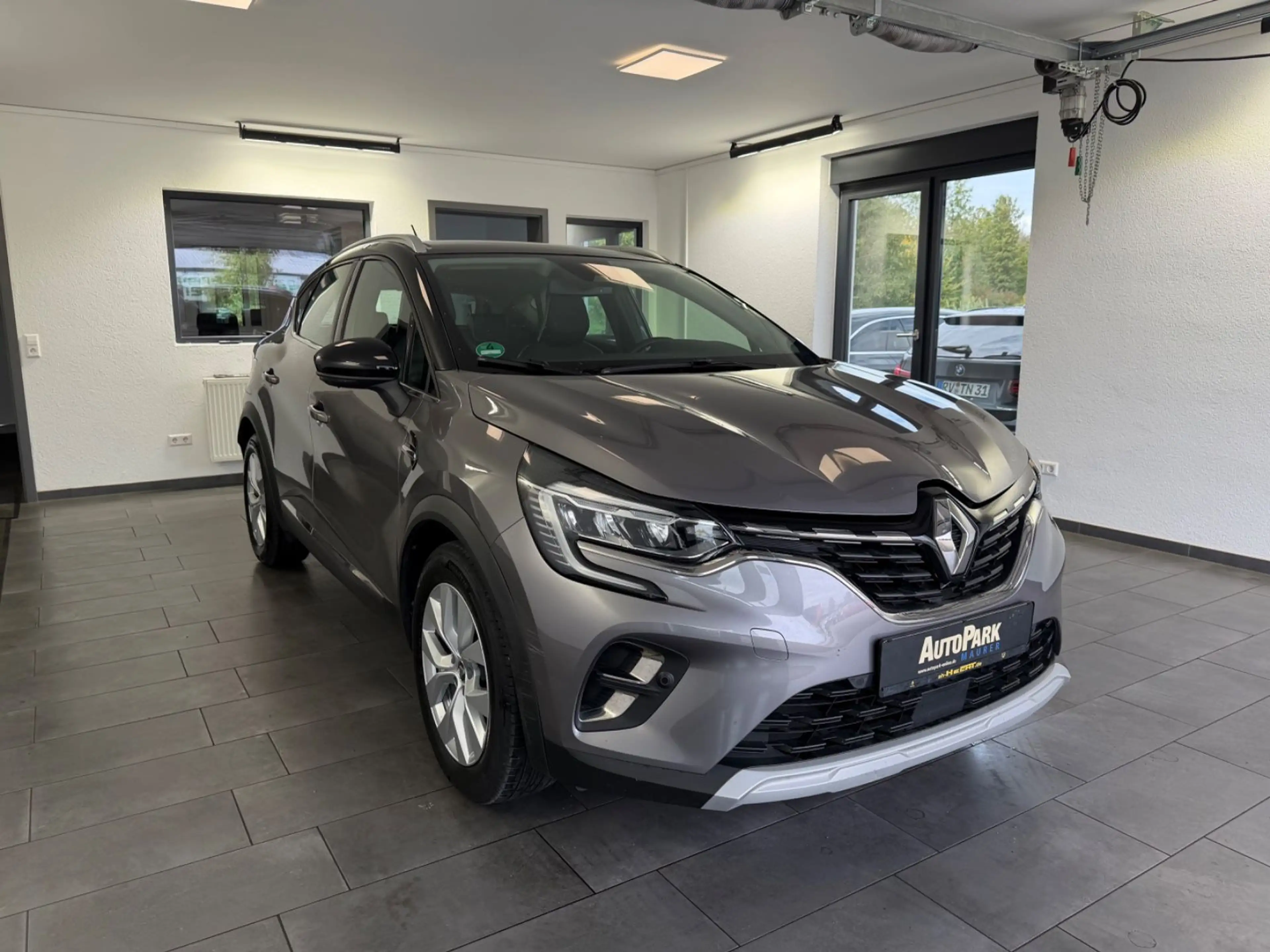 Renault Captur II Intens — photo 3