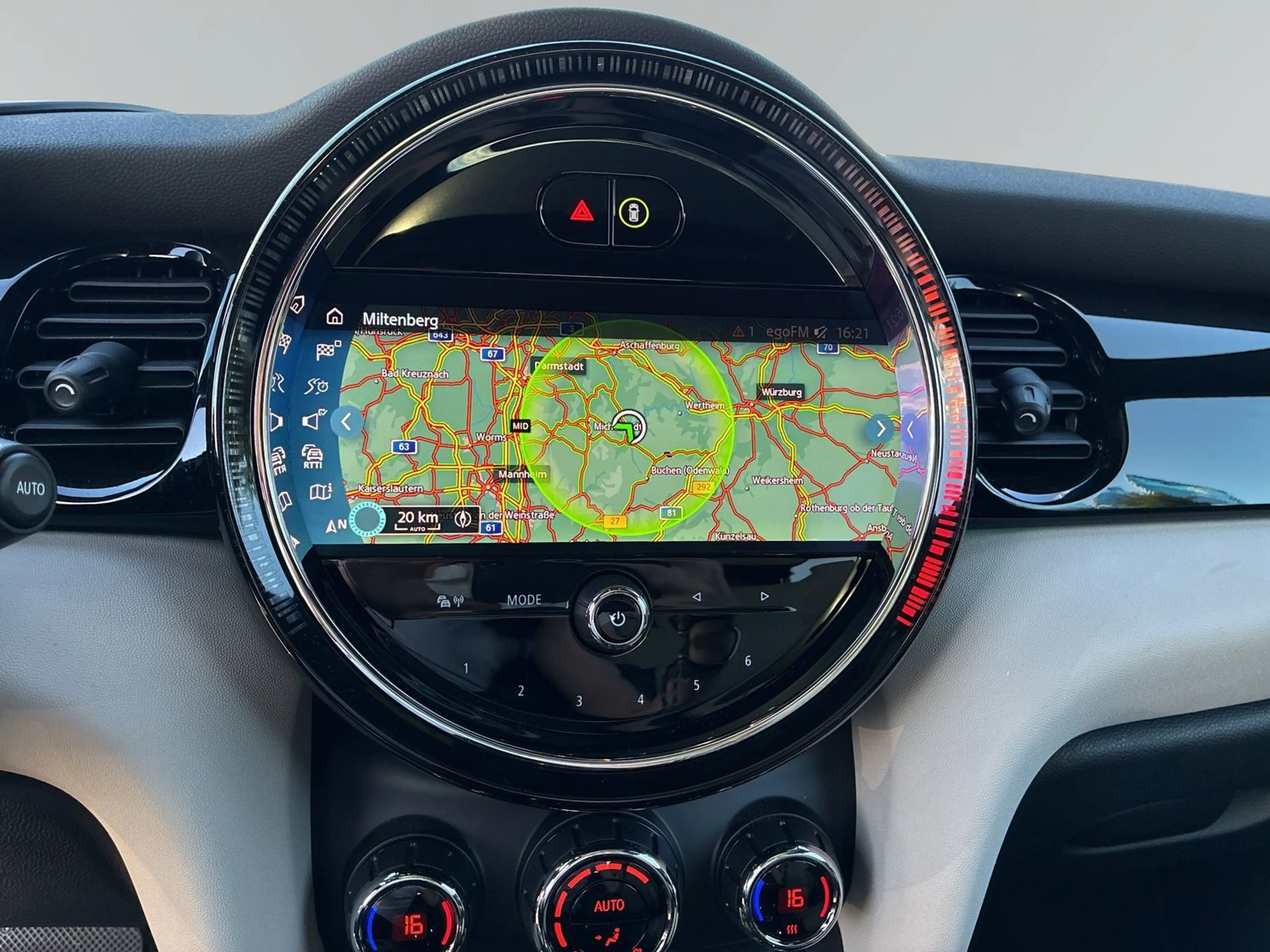 MINI Cooper SE 3-Türer *HUD.NAVI.PGSD.RFK.H&K HiFi* — photo 13