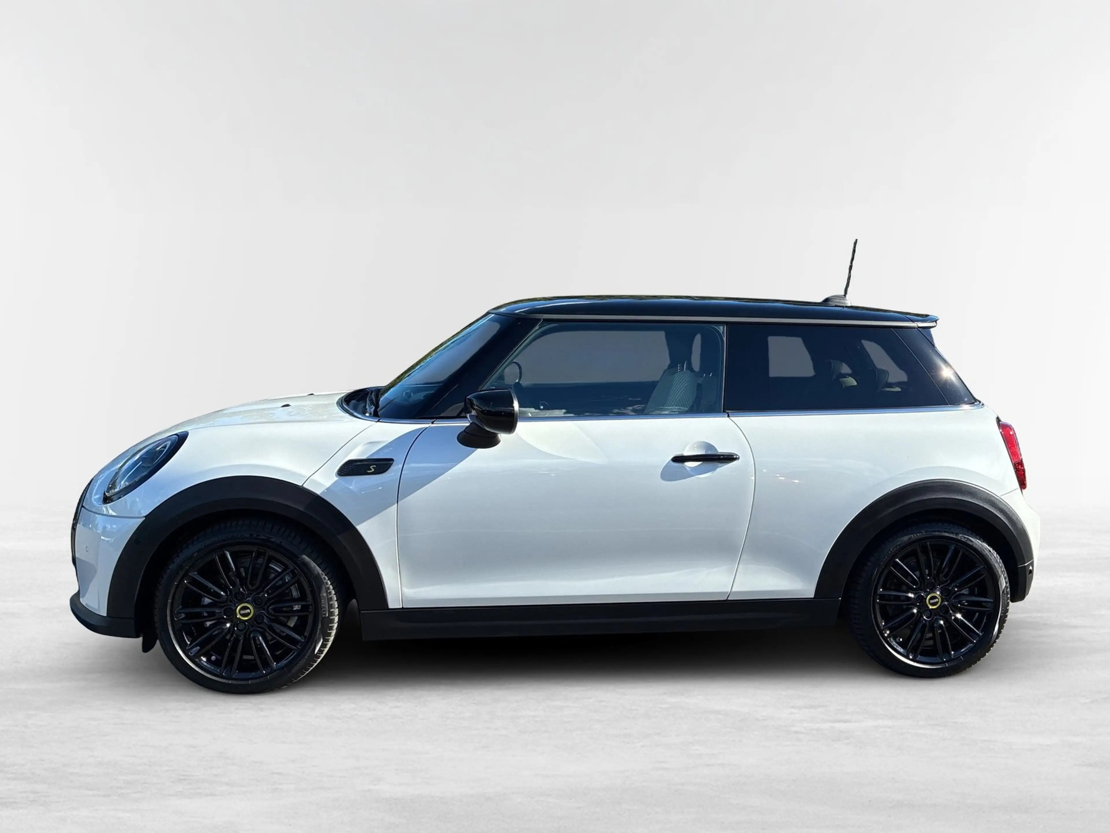 MINI Cooper SE 3-Türer *HUD.NAVI.PGSD.RFK.H&K HiFi* — photo 3