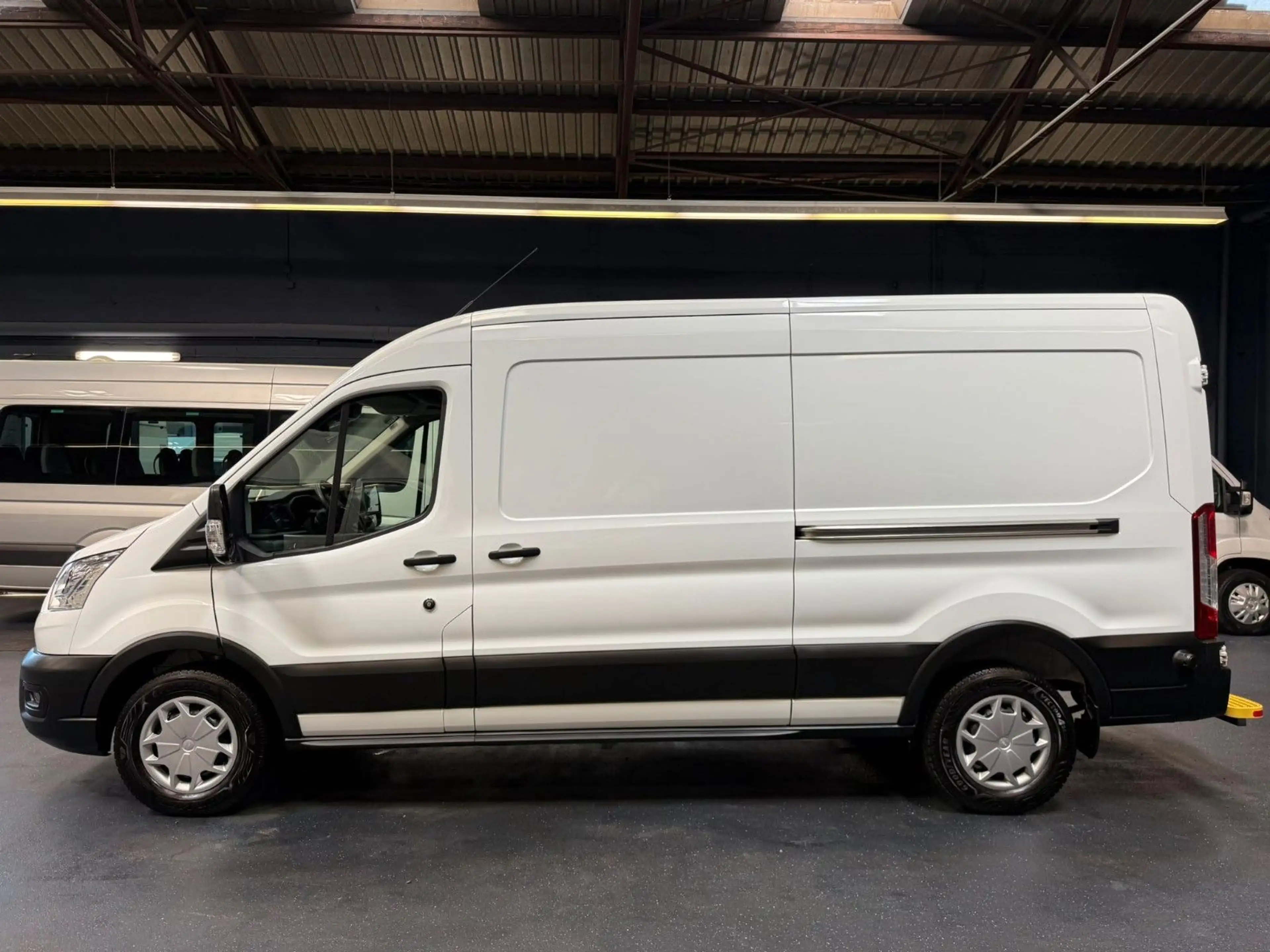 Ford Transit Kasten L3H2 Klima Tempomat R-CAM AHK SHZ — photo 5