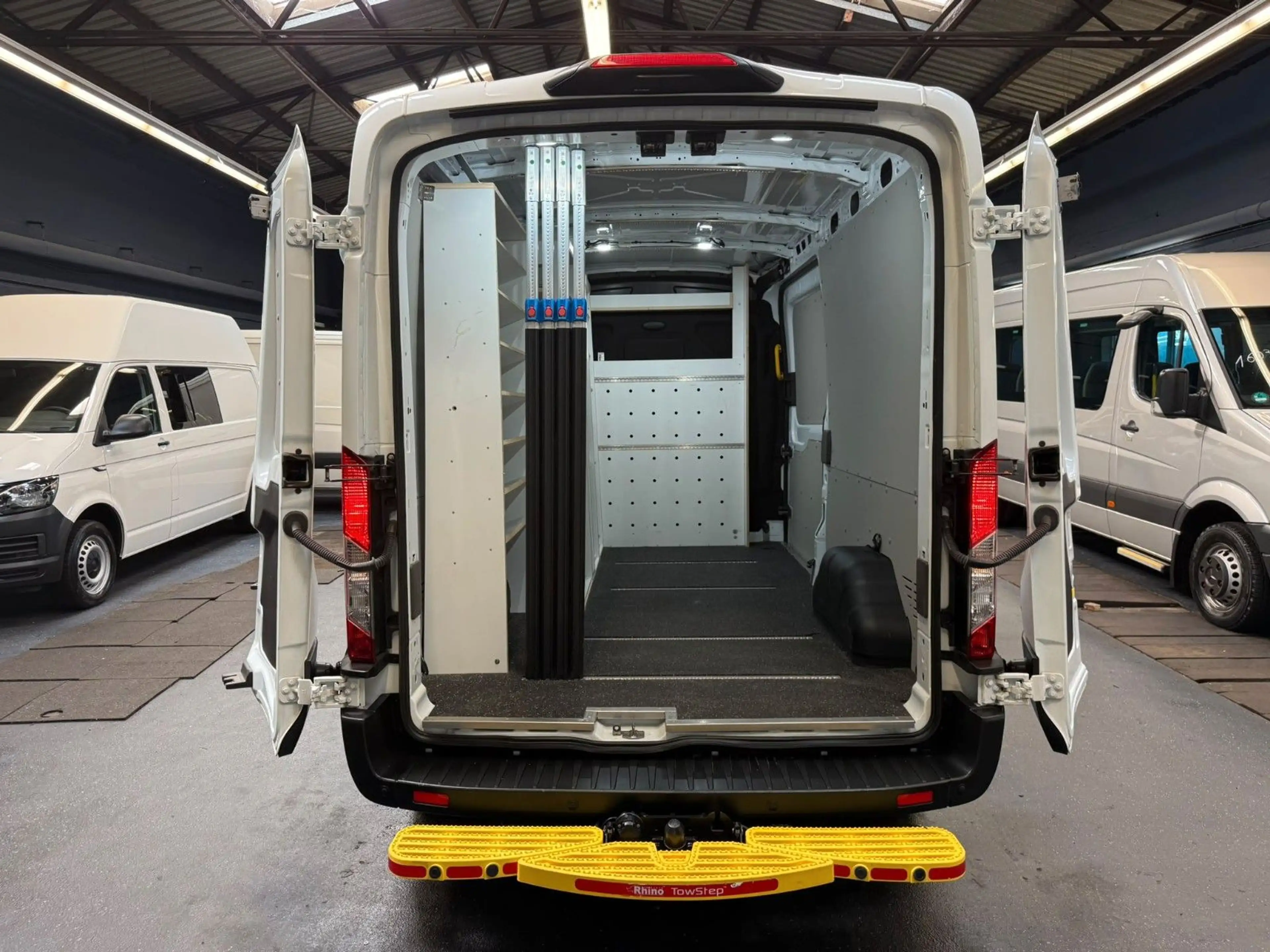 Ford Transit Kasten L3H2 Klima Tempomat R-CAM AHK SHZ — photo 9