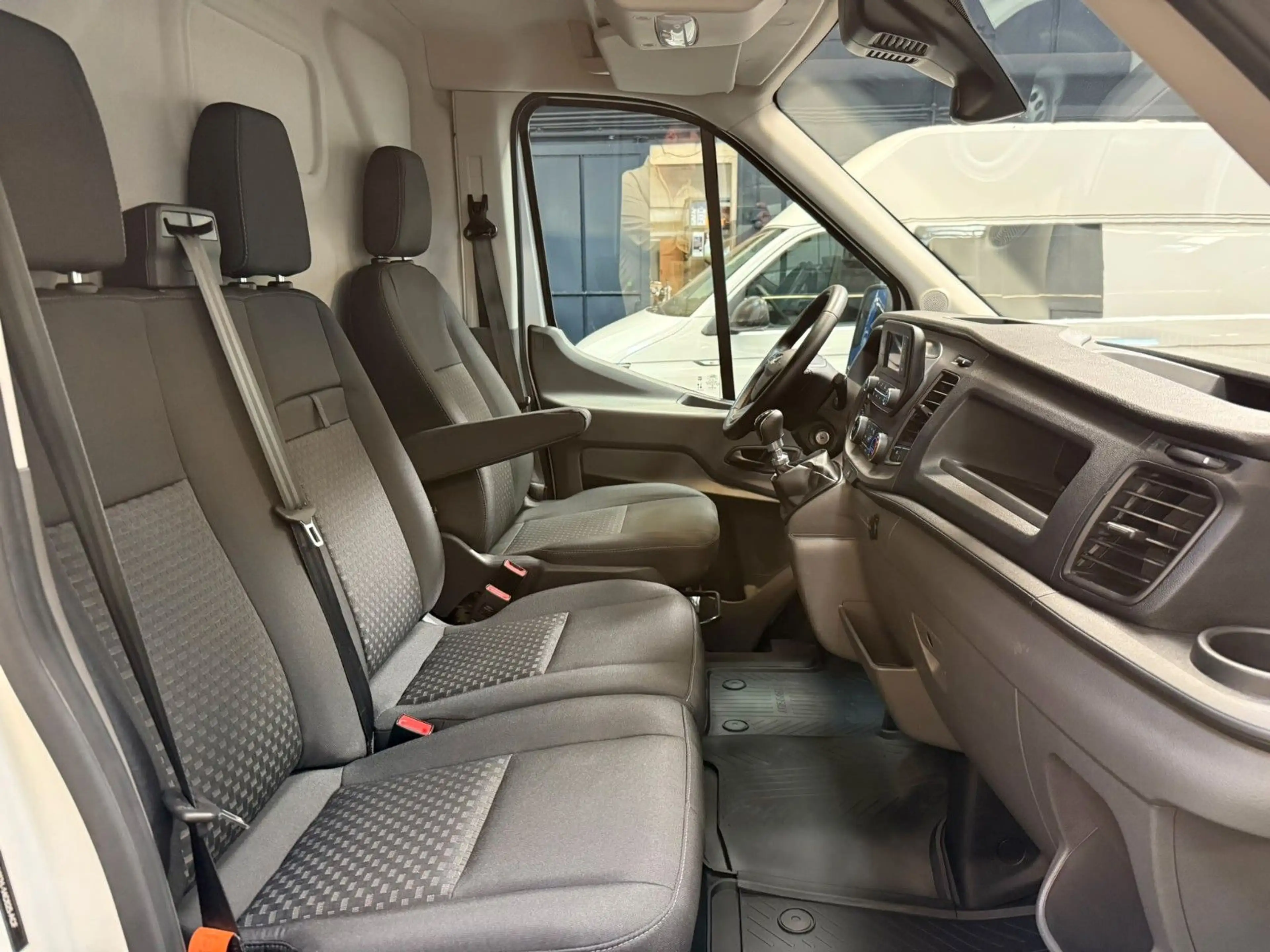 Ford Transit Kasten L3H2 Klima Tempomat R-CAM AHK SHZ — photo 15