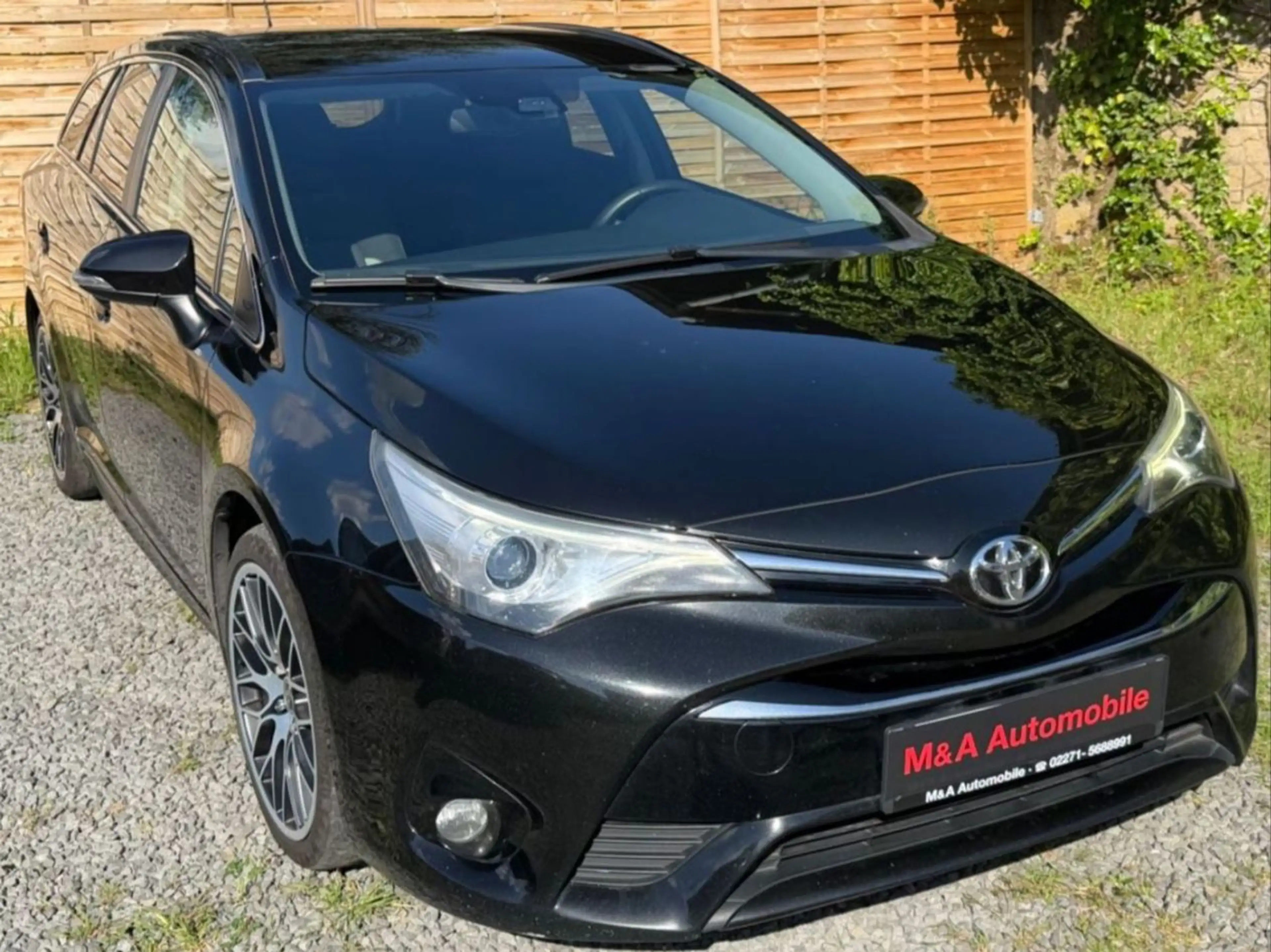 Toyota Avensis Touring Sports Business Edition*SCHECK*