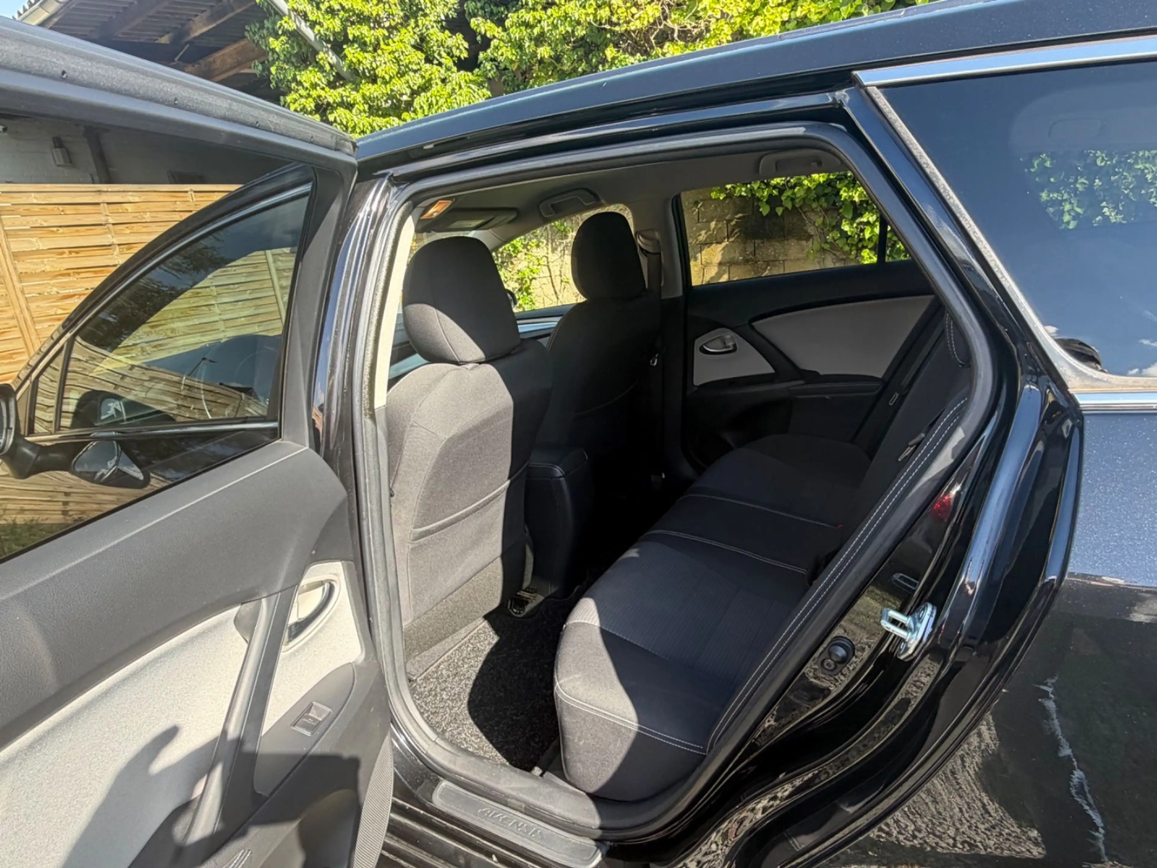 Toyota Avensis Touring Sports Business Edition*SCHECK* — photo 15