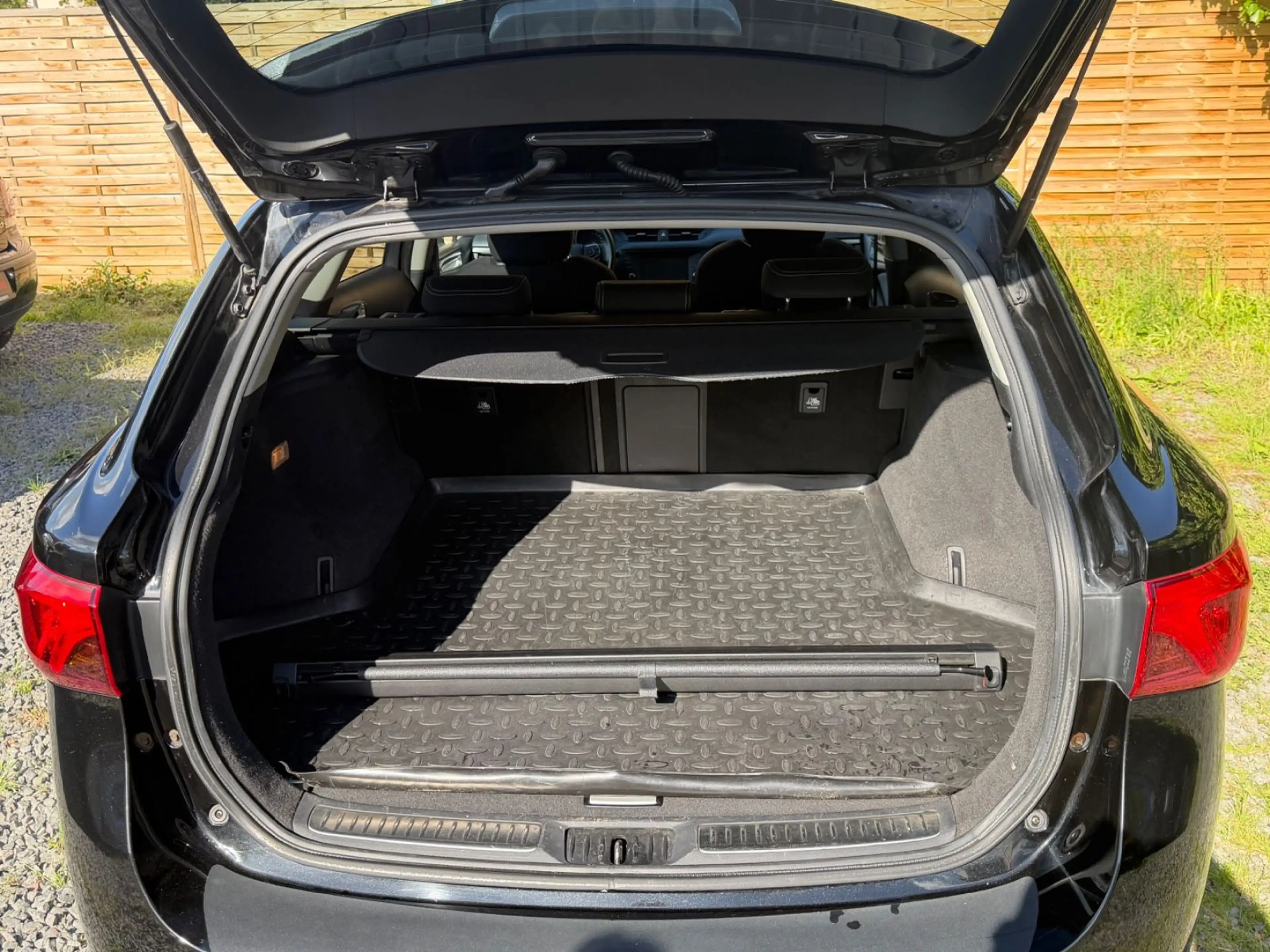 Toyota Avensis Touring Sports Business Edition*SCHECK* — photo 12