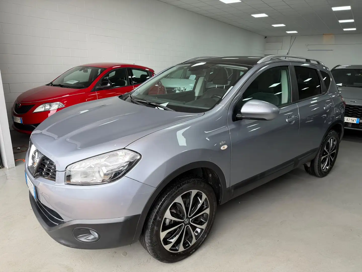 Nissan Qashqai 2.0 5p  16V TEKNA Silber - 1