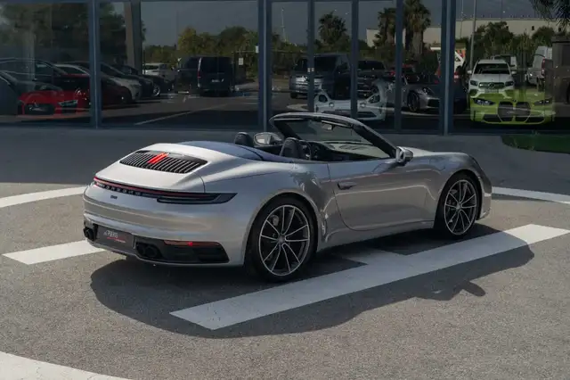 Porsche 911 view 10