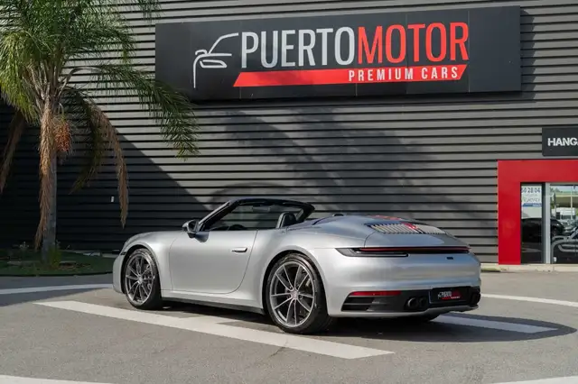Porsche 911 view 6